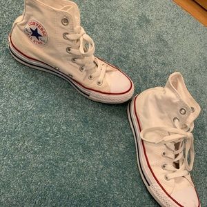 High top converse lightly worn 2 times